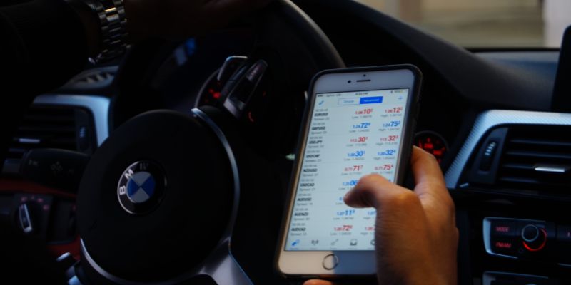 Does iPhone Autonomously Adjust Time for Daylight Savings