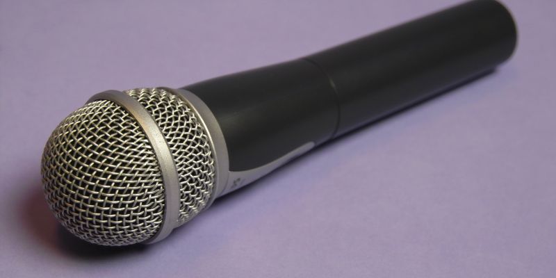 How Do I Reduce Feedback for Karaoke